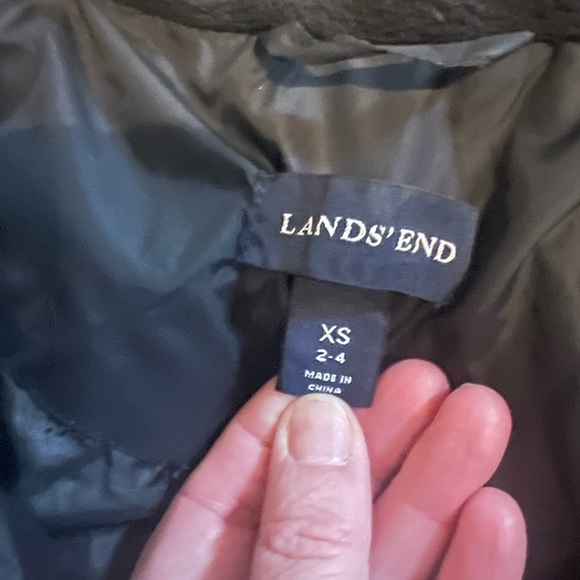 Lands end puffer jacket XS but fits like a small lots of room - Picture 2 of 2